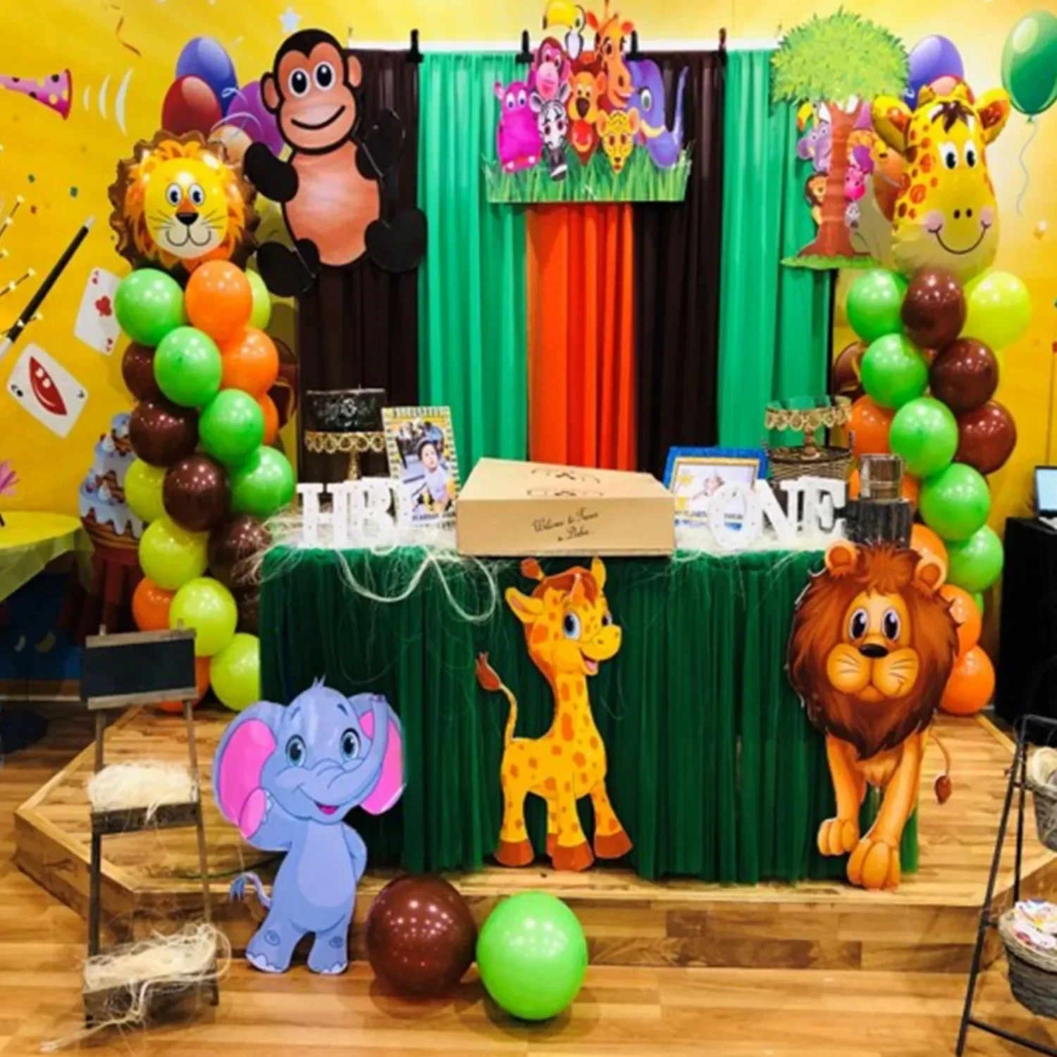 jungle theme birthday decoration